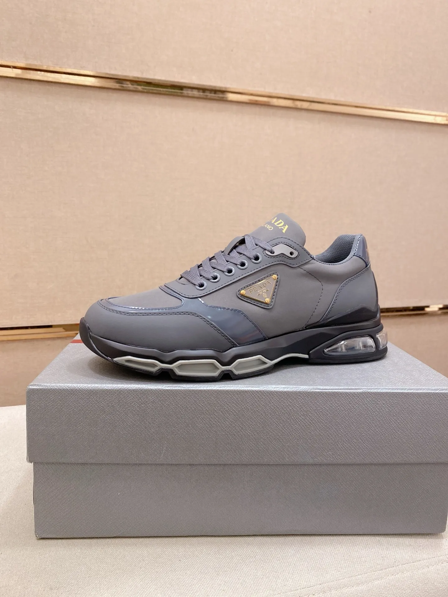 Factory price 640💰 ✔️✔️✔️Higher version High-quality new PRADA (Prada) counters are on the market at the same time. New men's shoes, 😘fabrics imported first-layer cowhide with waterproof materials, purely handmade. Lining: Full cowhide lining. 👍🏿 High-end ☄️ air-cushion molded anti-slip rubber outsole, exquisite lines, simple and elegant, comfortable and high-end for leisure travel. Code number: 38 to 45